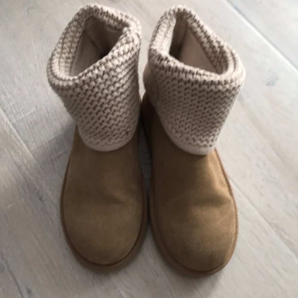 Ugg bootie taupe